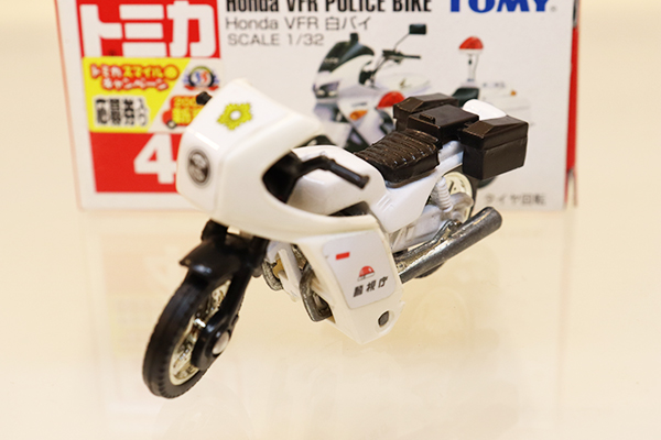 トミカ　赤箱