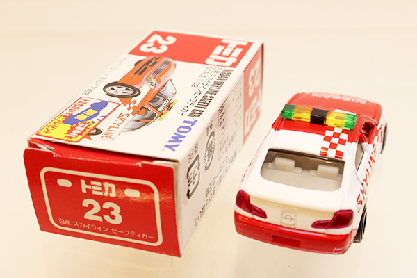トミカ　赤箱