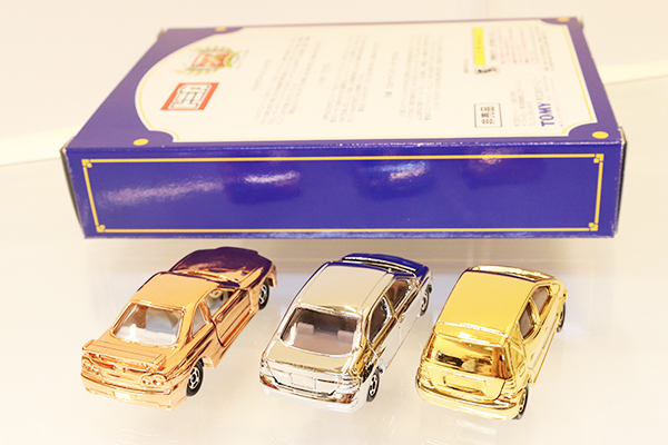 トミカ　ミニカー　2000株主優待限定ミニカーセット 2025年最新】トミカ 株主優待 2000の人気アイテム - メルカリ