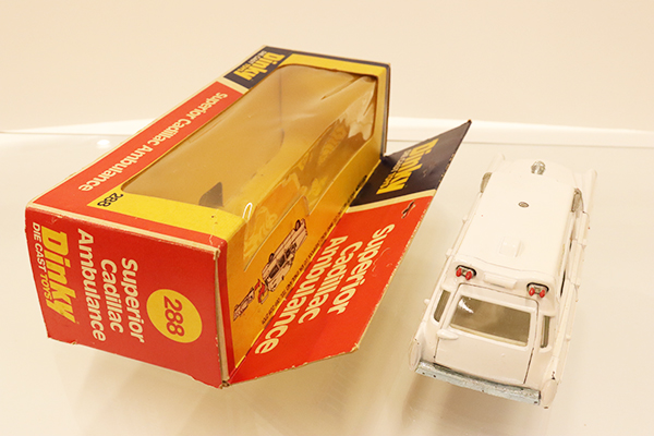 ミニカーショップ ケンボックス 外国モデル☆288☆DINKY288