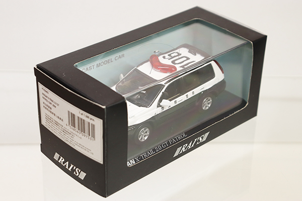 【パトカー3台セット】レイズ　エクストレイル　1/43 エクストレイルのパトカーが1/43スケールミニカーで登場。 機動
