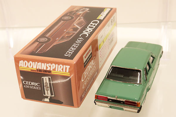 ミニカーショップ ケンボックス アンチモニー製日産セドリック430