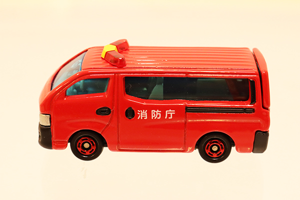 ミニカーショップ ケンボックス トミカ ギフトセットばらし日産NV350