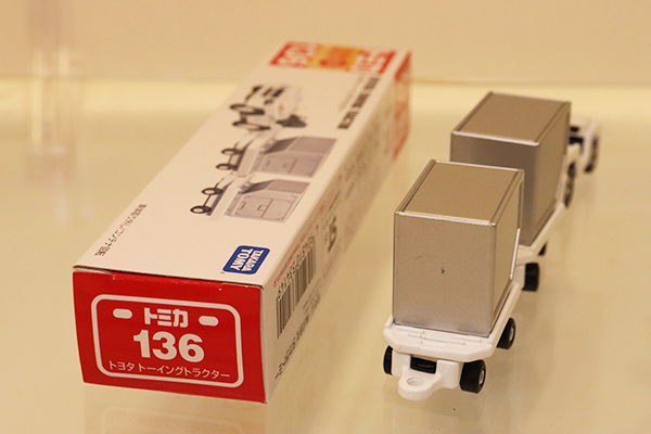 トミカトラック Amazon | トミカ №36 NEXCO 自走式標識車 (箱) | ミニカー・ダイ