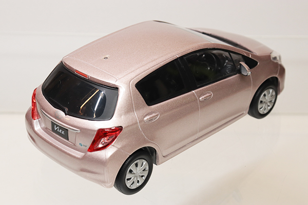 1/18 ヤリス 2代目ヴィッツ ピンク ディーラー正規品 モデルカー 1/18 ヤリス 2代目ヴィッツ ピンク ディーラー正規品 モデルカー