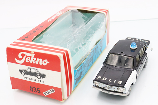 ミニカーショップ ケンボックス Tekno☆835☆ボルボVOLVO 144 POLIS ※1 