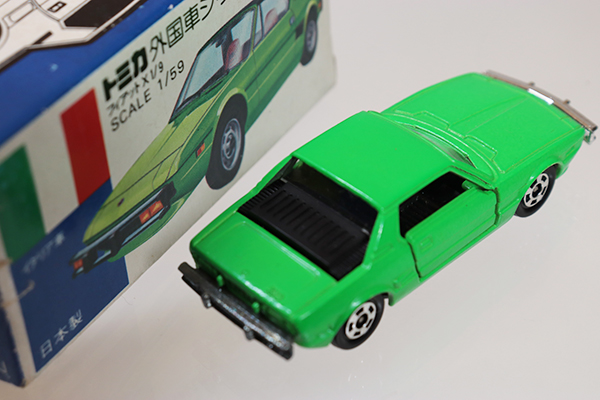 トミカ　青箱