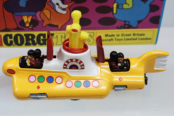 ミニカーショップ ケンボックス 外国モデルThe Beatles Yellow