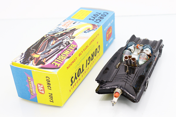 Corgi Toys Batmobile バットマン　ミニカー Amazon | コーギー 1/46 バットモービル バットマン ＆ロビン