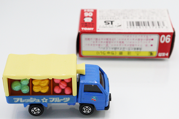 トミカ　赤箱