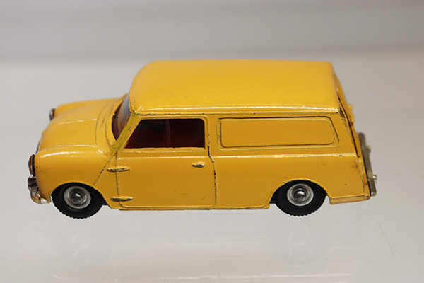 スポットオン　ミニカー　MGA ミニカーショップ ケンボックス SPOT-ONMORRISMINI ※1/42