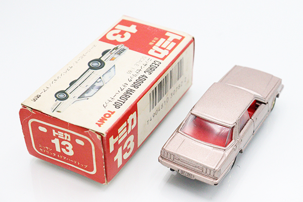トミカ　セドリック CEDRIC 4DOOR ミニカーショップ ケンボックス トミカ 黒箱☆28☆日産