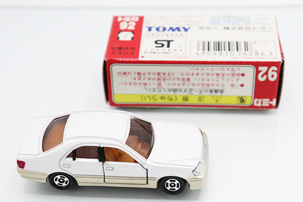 トミカ　赤箱