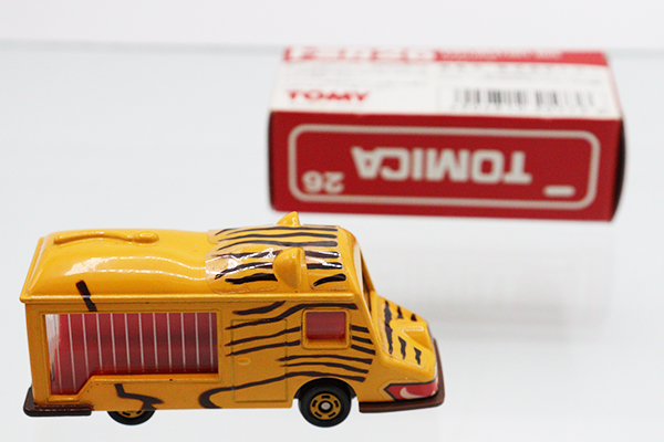 トミカ　赤箱