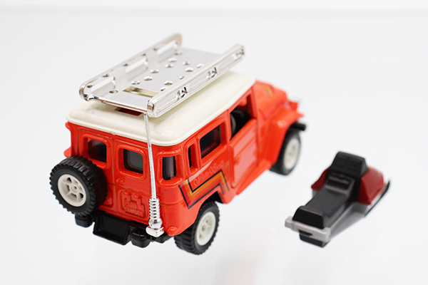★【箱付・スノーモービル付】トミカダンディ三菱ジープトレーラー ミニカー ☆【箱付・スノーモービル付】トミカダンディ三菱ジープ