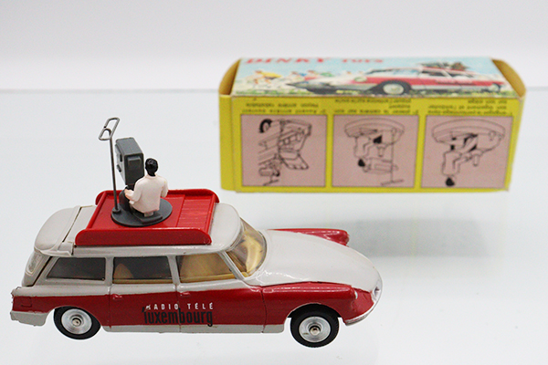 美品　DINKY TOYS シトロエンID 19 AMBULANCEミニカー 美品 DINKY TOYS シトロエンID 19 AMBULANCEミニカー Dinky Toys
