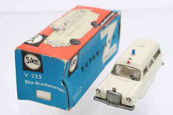ミニカーショップ ケンボックス SIKUV233 Binz-Krankenwagen