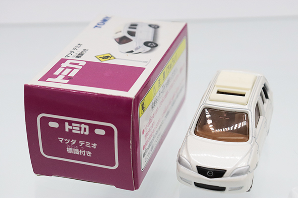 ミニカーショップ ケンボックス トミカ イオン特注マツダデミオ 標識
