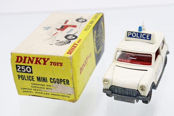 ミニカーショップ ケンボックス DINKY TOYS☆250☆Mini Cooper S