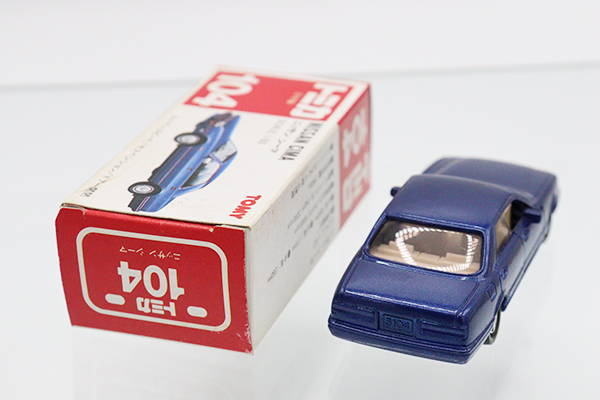 ミニカーショップ ケンボックス トミカ 赤箱(日本製)☆104☆日産シーマ