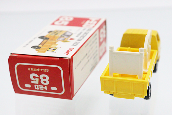 ミニカーショップ ケンボックス トミカ 赤箱(日本製)☆85☆いすゞ  