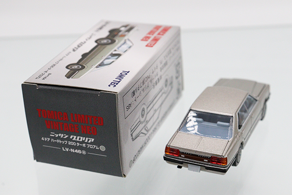 日産： NISSAN HERITAGE COLLECTION｜グロリア 4ドアハード
