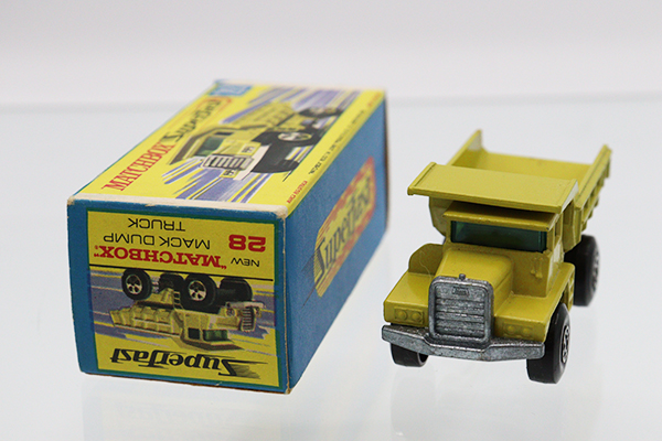 イギリス マッチボックス（matchbox） 大型ダンプトラック MACK