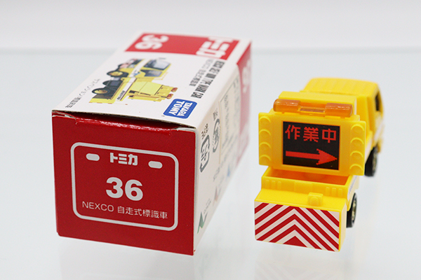 ミニカーショップ ケンボックス トミカ 赤箱☆36☆いすゞエルフ 自走式