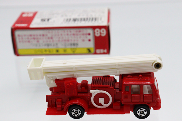 トミカ（日本製） イスズ シュノーケル 消防車 Amazon | トミカ 068 いすゞ スノーケル消防車 | ミニカー・ダイ