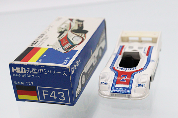 トミカ　青箱