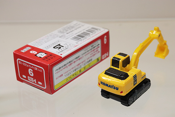ミニカーショップ ケンボックス トミカ 赤箱☆9☆コマツ油圧ショベル