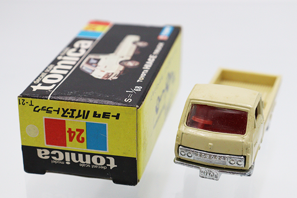 ミニカーショップ ケンボックス トミカ 黒箱☆24☆トヨタハイエース