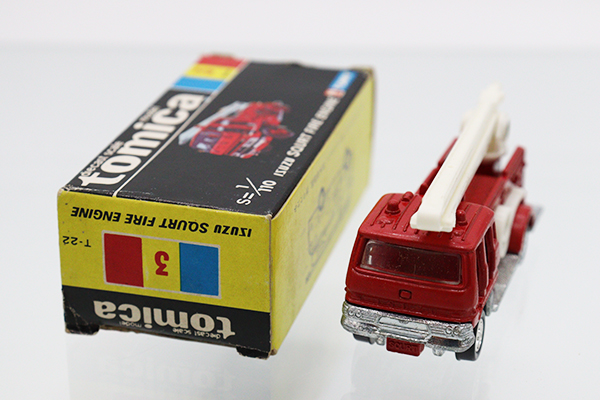 黒箱トミカ 3　イスズ　スクアート消防車　美品　日本製　デッドストック ミニカーショップ ケンボックス トミカ 黒箱☆3☆いすゞ