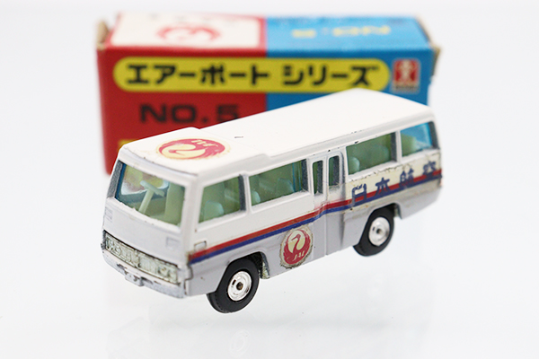 バンダイ