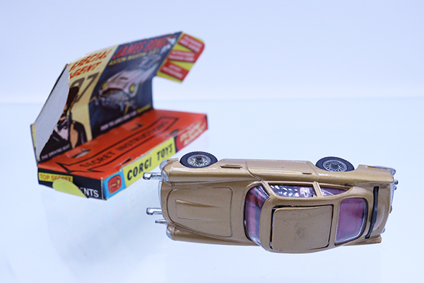 完品　CORGI TOYS JAMES BOND アストンマーチン　ミニカー ミニカーショップ ケンボックス CORGI TOYS☆261☆アストン