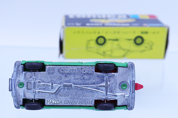 ミニカーショップ ケンボックス トミカ 黒箱☆80☆マツダサバンナ GT