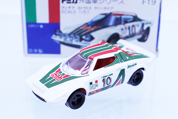 トミカ　青箱