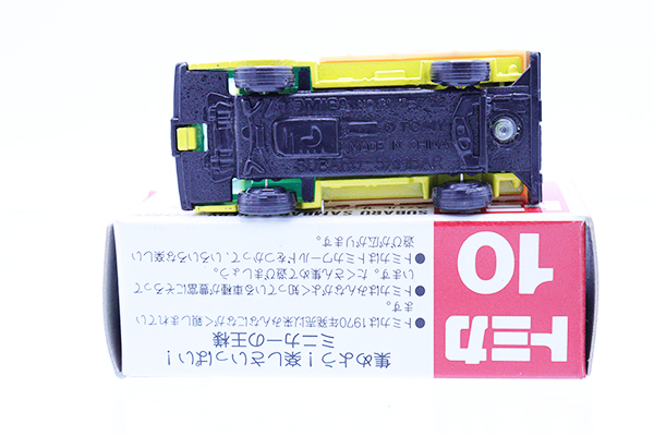 トミカ　赤箱