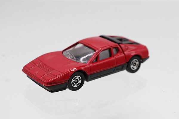 ミニカーショップ ケンボックス トミカ 黒箱☆62☆日産ブルーバード1800SSS-E(青)※62-1・1F/2Cホイール・リブ無し・キズ・塗装浮き・箱ダメージ・買取品・現状渡しMinicar  shop KENBOX TOMICA