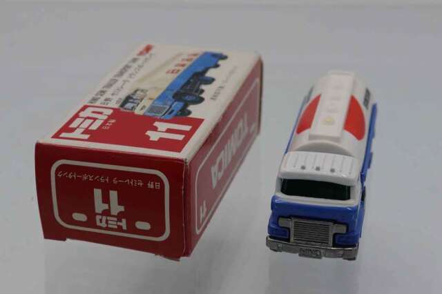トミカ　赤箱