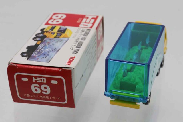 トミカ　赤箱