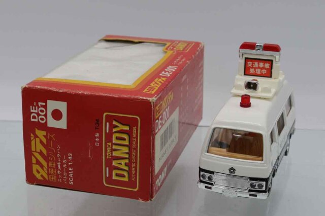トミカダンディ日産キャラバンパトロールカーDE-001 1/43