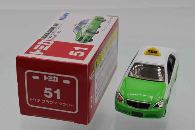 トミカ　赤箱