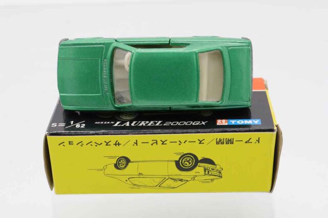 トミカ 14-1-2 日産 ローレル 2000GX 1Dホイール 黒箱 Yahoo!オークション - トミカ 黒箱 ニッサン ローレル 2000GX No