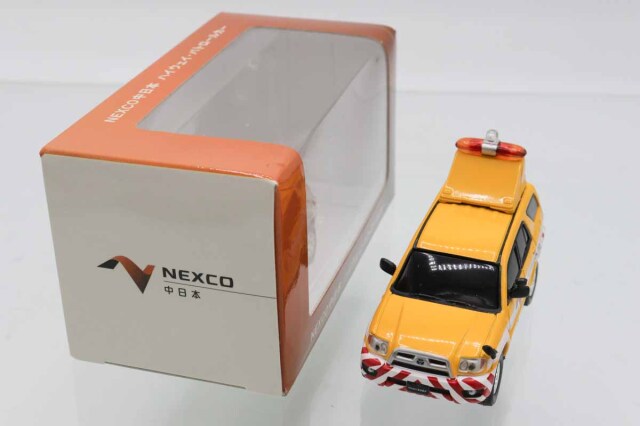 NEXCO中日本 ハイウェイパトロールカー トヨタ ハイラックスサーフ 限定品 517NuHc8vLL._UF350,350_QL80_.jpg