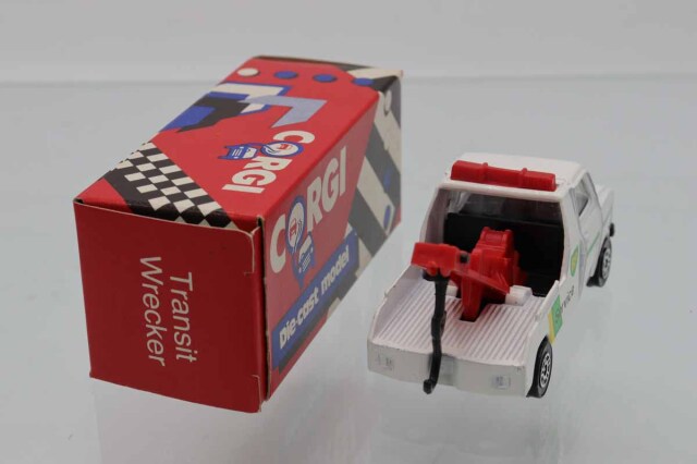 コーギートイズ　プレミア ミニカー コーギー（Corgi） メルセデス 救急車 Mercedes Bonna