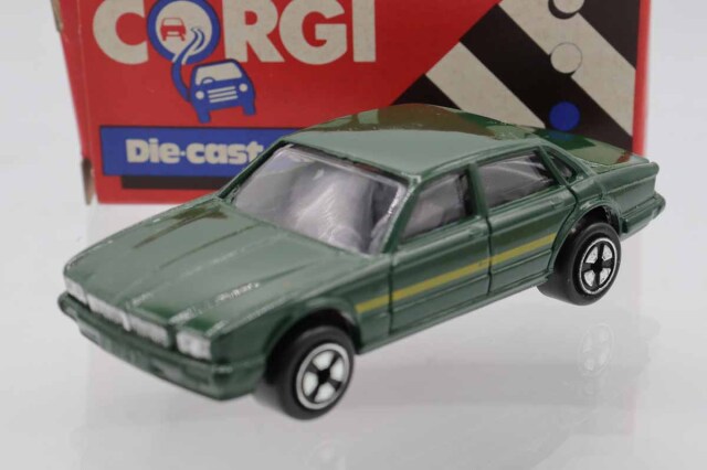 昔のおもちゃ　車　模型　ミニカー　外国産 Amazon | Inno Models 1/64 ニッサン 300ZX (Z32