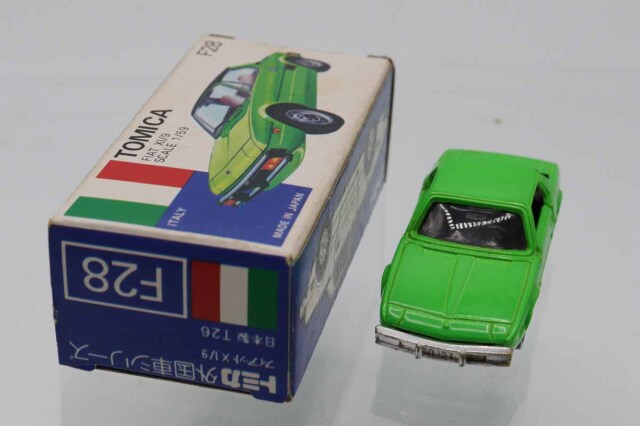 トミカ　青箱