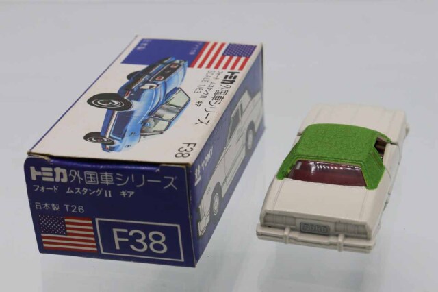 トミカ　青箱F38　フォード　ムスタングⅡ　ギア　白黄緑ツートン色　日本製 ミニカーショップ ケンボックス トミカ 青箱☆F38☆フォード