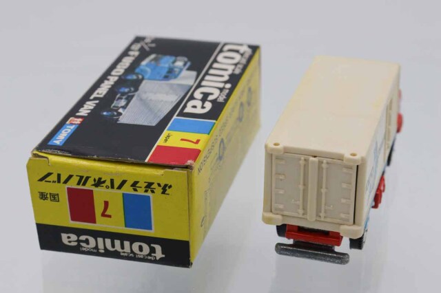 稀少】トミカ 黒箱シリーズ 1970年代 EX7 三菱ふそう サニー ハコスカ